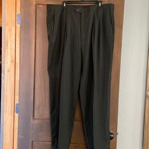 Men’s haggar dress pants. Size 42x32.